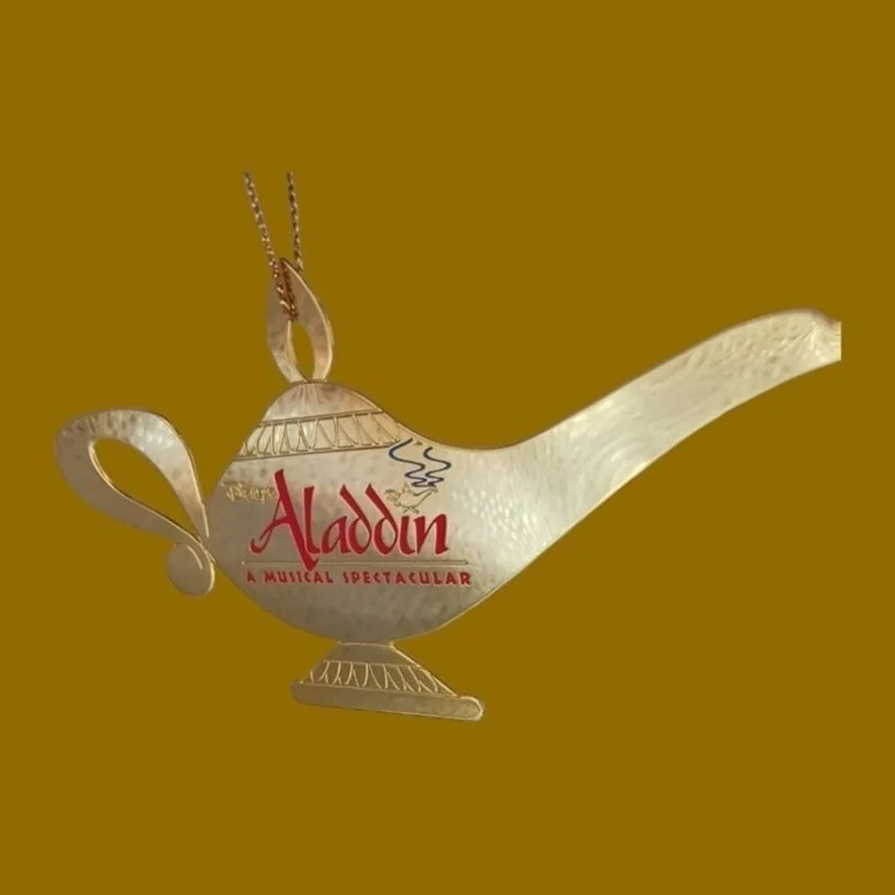 Disney vtg aladdin genie lamp gold ornament